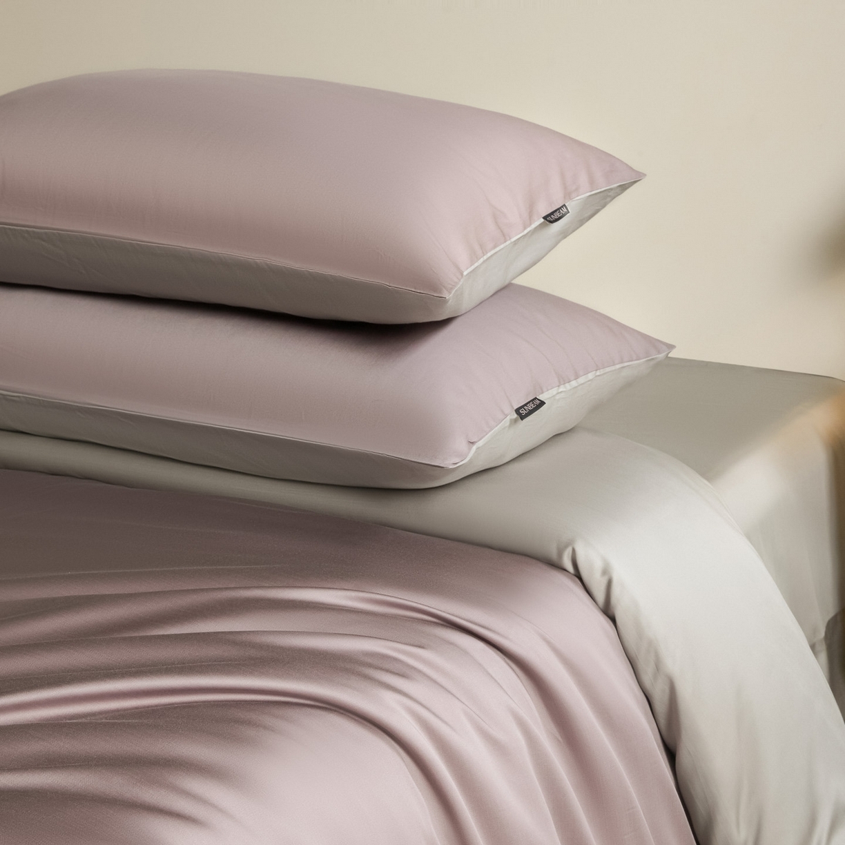 91家纺网 家纺一手货源 找家纺 秀色家纺 2026新款60S进口天丝贡缎新疆长绒棉纯色轻奢四件套 Air-天丝棉-迷雾紫+幻影灰