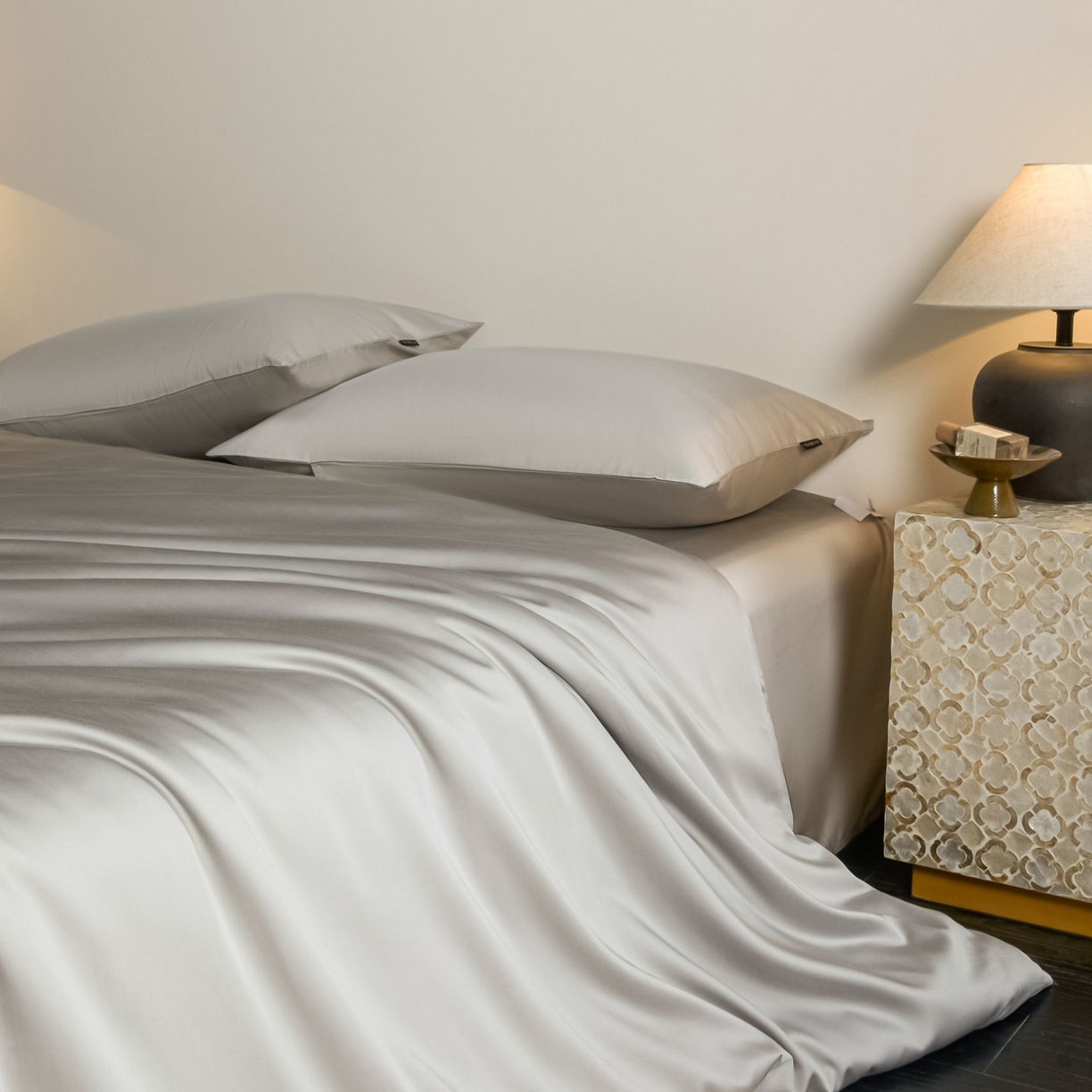 91家纺网 家纺一手货源 找家纺 秀色家纺 2026新款60S进口天丝贡缎新疆长绒棉纯色轻奢四件套 Air-天丝棉-幻影灰+薄雾灰