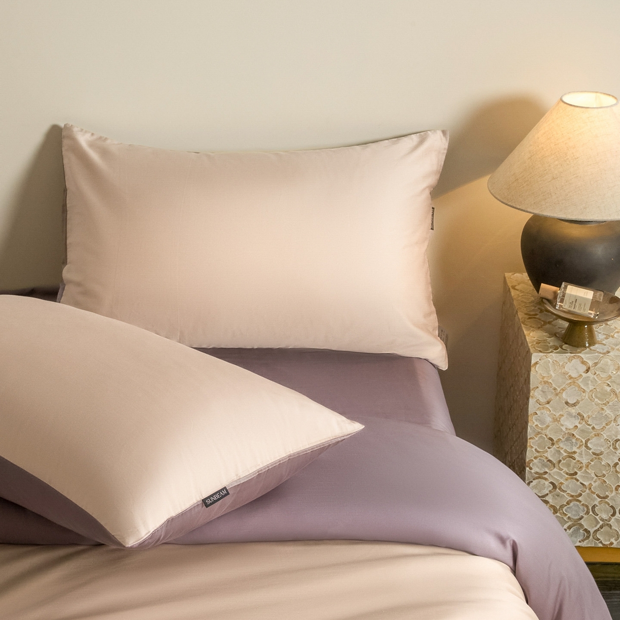 91家纺网 家纺一手货源 找家纺 秀色家纺 2026新款60S进口天丝贡缎新疆长绒棉纯色轻奢四件套 Air-天丝棉-桃灰粉+迷雾紫