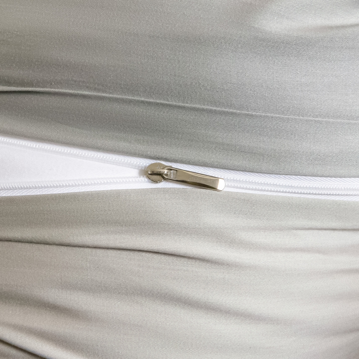 91家纺网 家纺一手货源 找家纺 秀色家纺 2026新款60S进口天丝贡缎新疆长绒棉纯色轻奢四件套 Air-天丝棉-幻影灰+薄雾灰