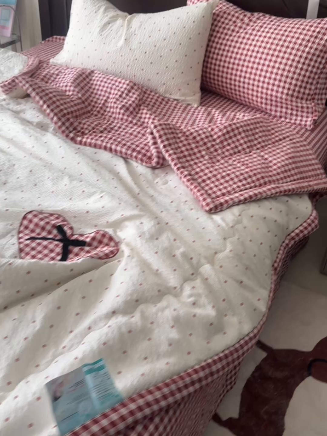 91家纺网 家纺一手货源 找家纺 （总）瑞禾家纺（原阿亮） 2026新款春夏新款提花泡芙棉贴布绣手包边单夏被夏被四件套-丘比特的爱恋