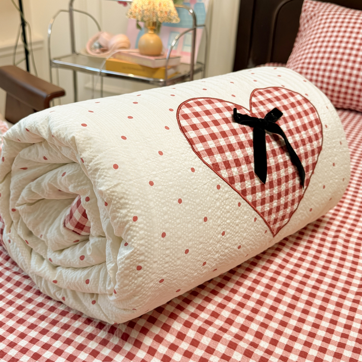 91家纺网 家纺一手货源 找家纺 （总）瑞禾家纺（原阿亮） 2026新款春夏新款提花泡芙棉贴布绣手包边单夏被夏被四件套-丘比特的爱恋