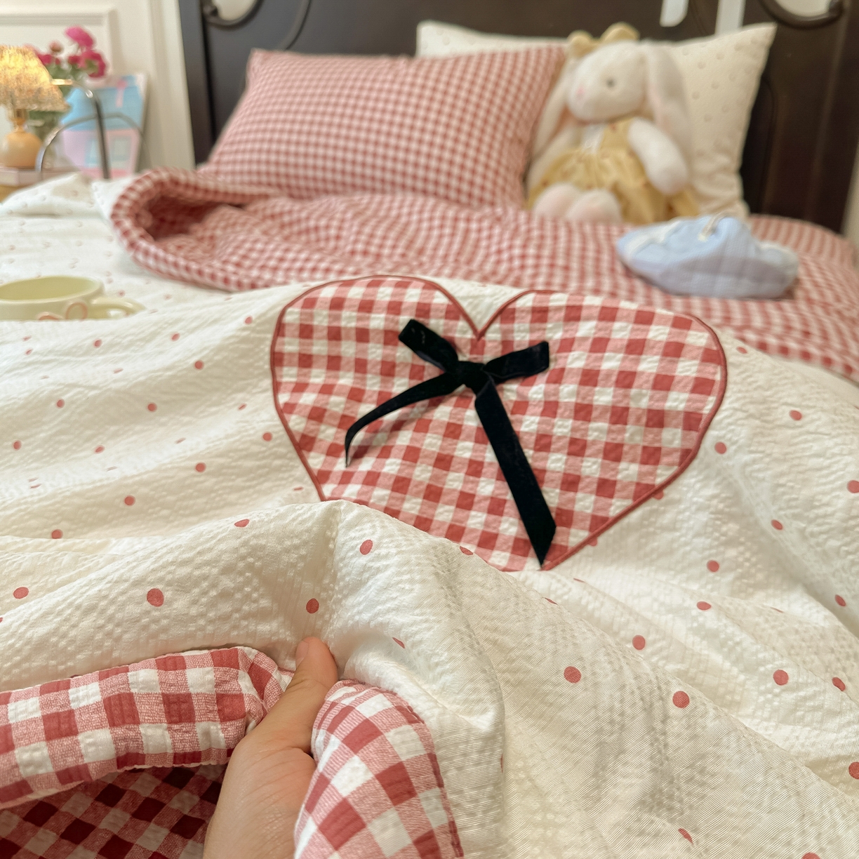 91家纺网 家纺一手货源 找家纺 （总）瑞禾家纺（原阿亮） 2026新款春夏新款提花泡芙棉贴布绣手包边单夏被夏被四件套-丘比特的爱恋