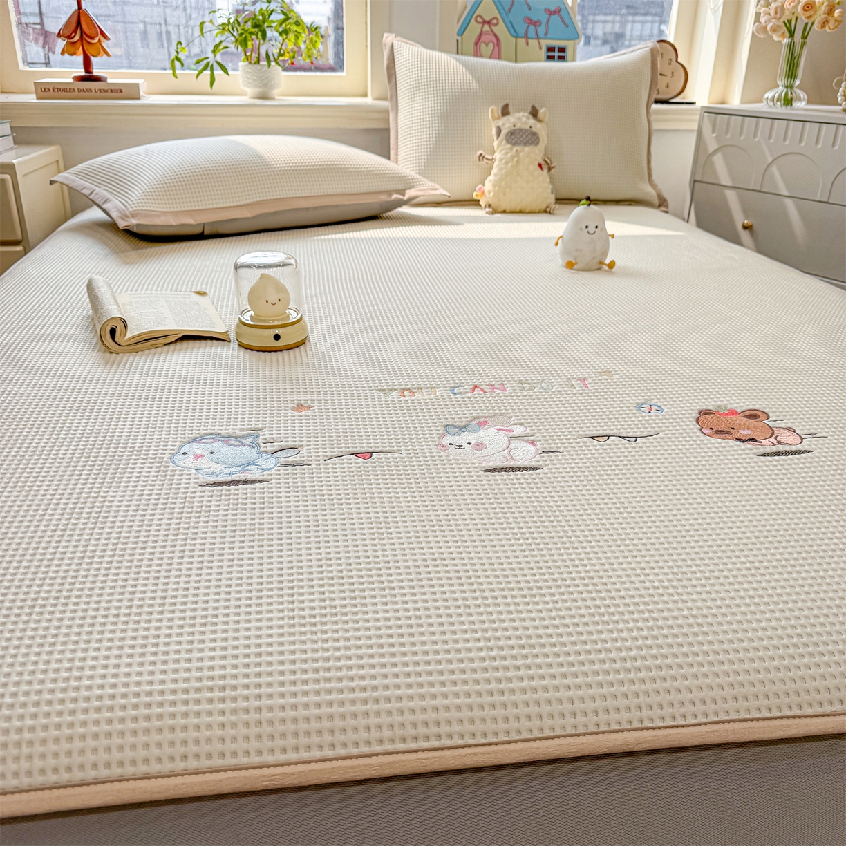 91家纺网 家纺一手货源 找家纺 （总）源舍家纺 2026新款乙纶PE国标凉席华夫格卡通刺绣可机洗凉感值0.23床笠款