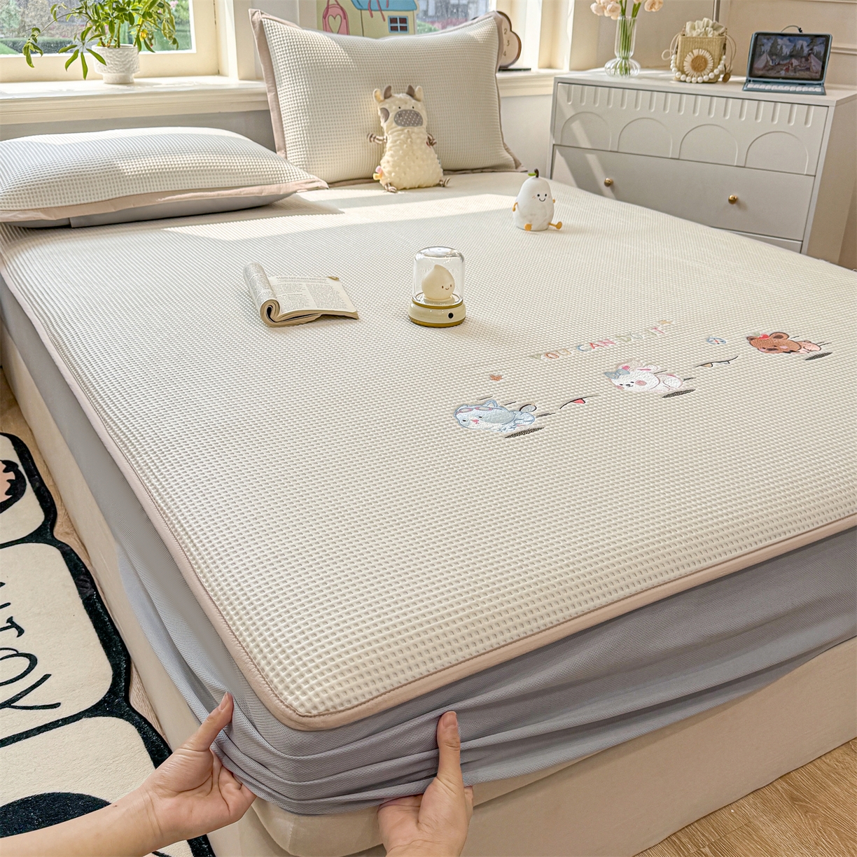 91家纺网 家纺一手货源 找家纺 （总）源舍家纺 2026新款乙纶PE国标凉席华夫格卡通刺绣可机洗凉感值0.23床笠款