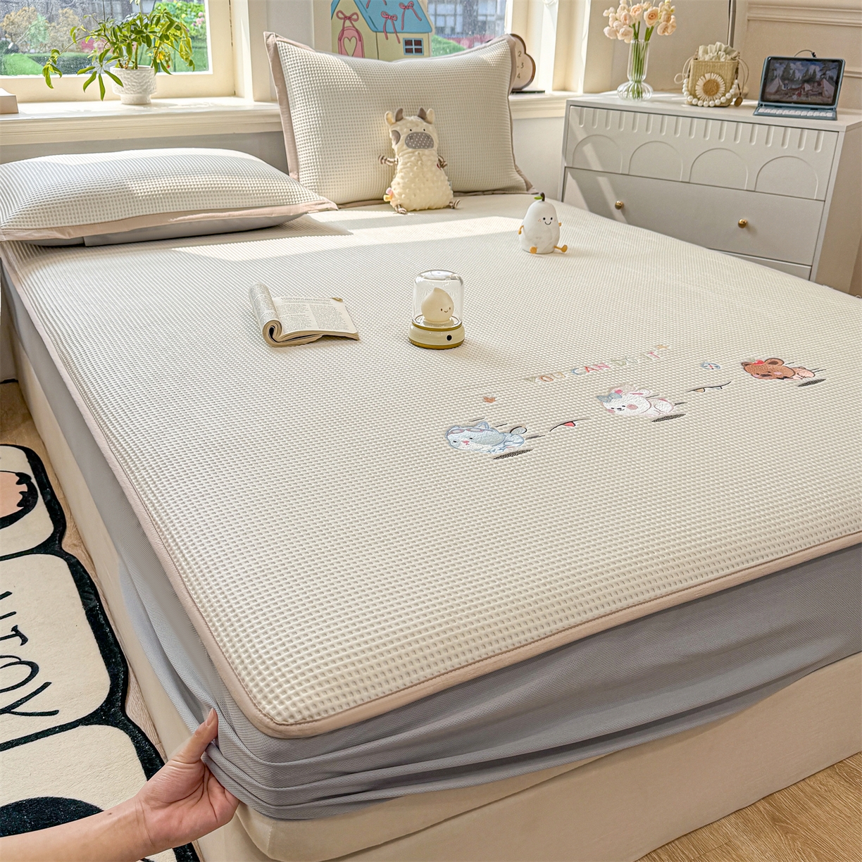 91家纺网 家纺一手货源 找家纺 （总）源舍家纺 2026新款乙纶PE国标凉席华夫格卡通刺绣可机洗凉感值0.23床笠款