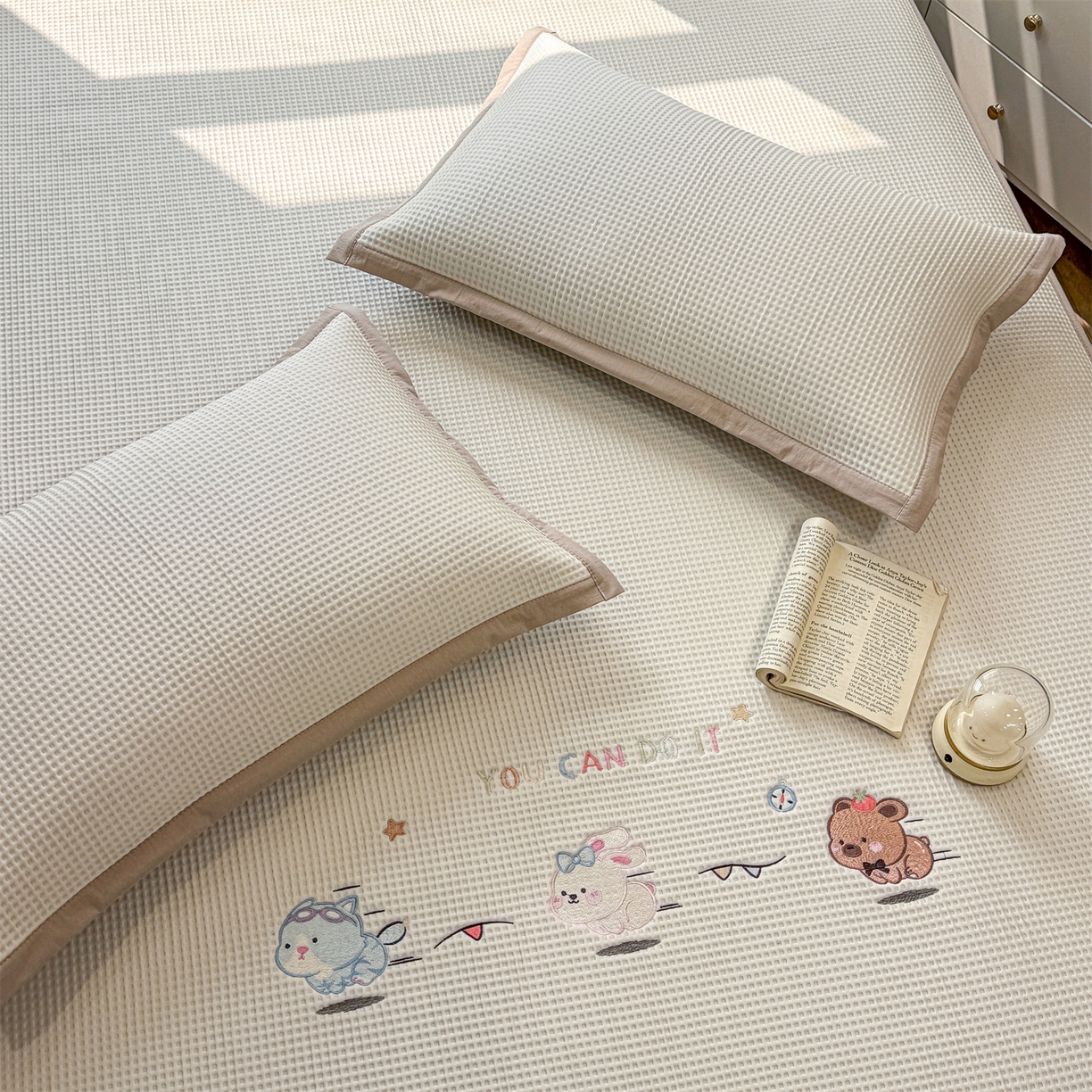 91家纺网 家纺一手货源 找家纺 （总）源舍家纺 2026新款乙纶PE国标凉席华夫格卡通刺绣可机洗凉感值0.23床笠款