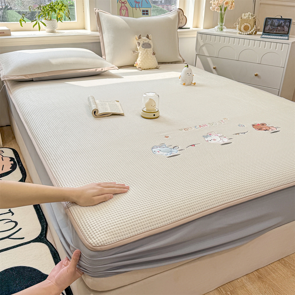 91家纺网 家纺一手货源 找家纺 （总）源舍家纺 2026新款乙纶PE国标凉席华夫格卡通刺绣可机洗凉感值0.23床笠款