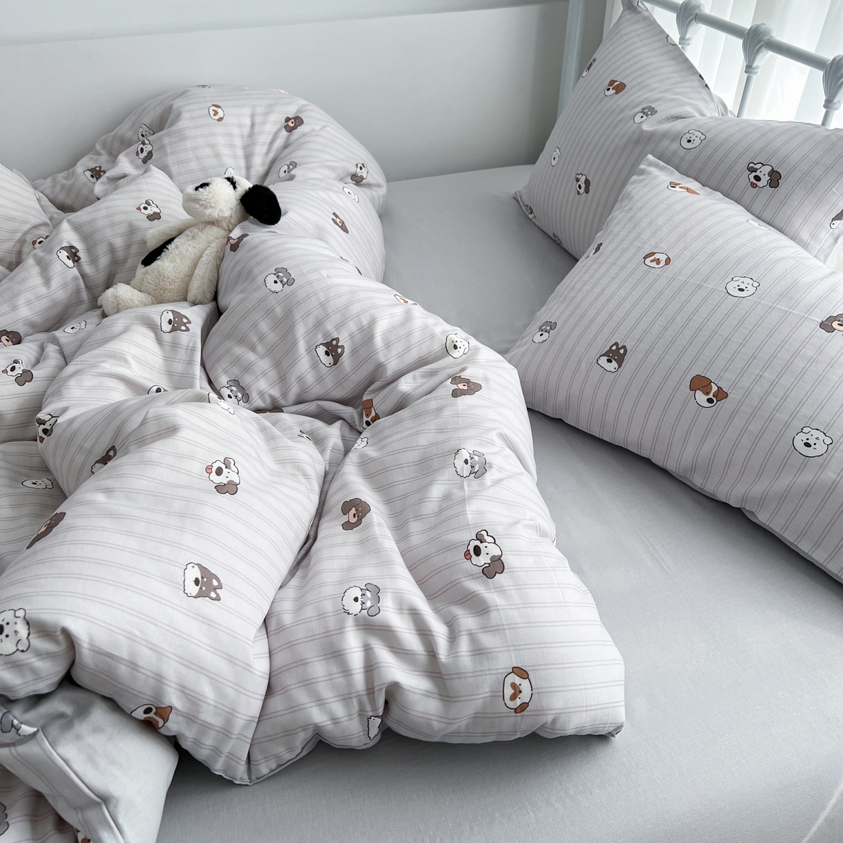 91家纺网 家纺一手货源 找家纺 早晨家纺 2026新款INS博主风卡通A类全棉纯棉双层纱四件套 奶狗日记-灰