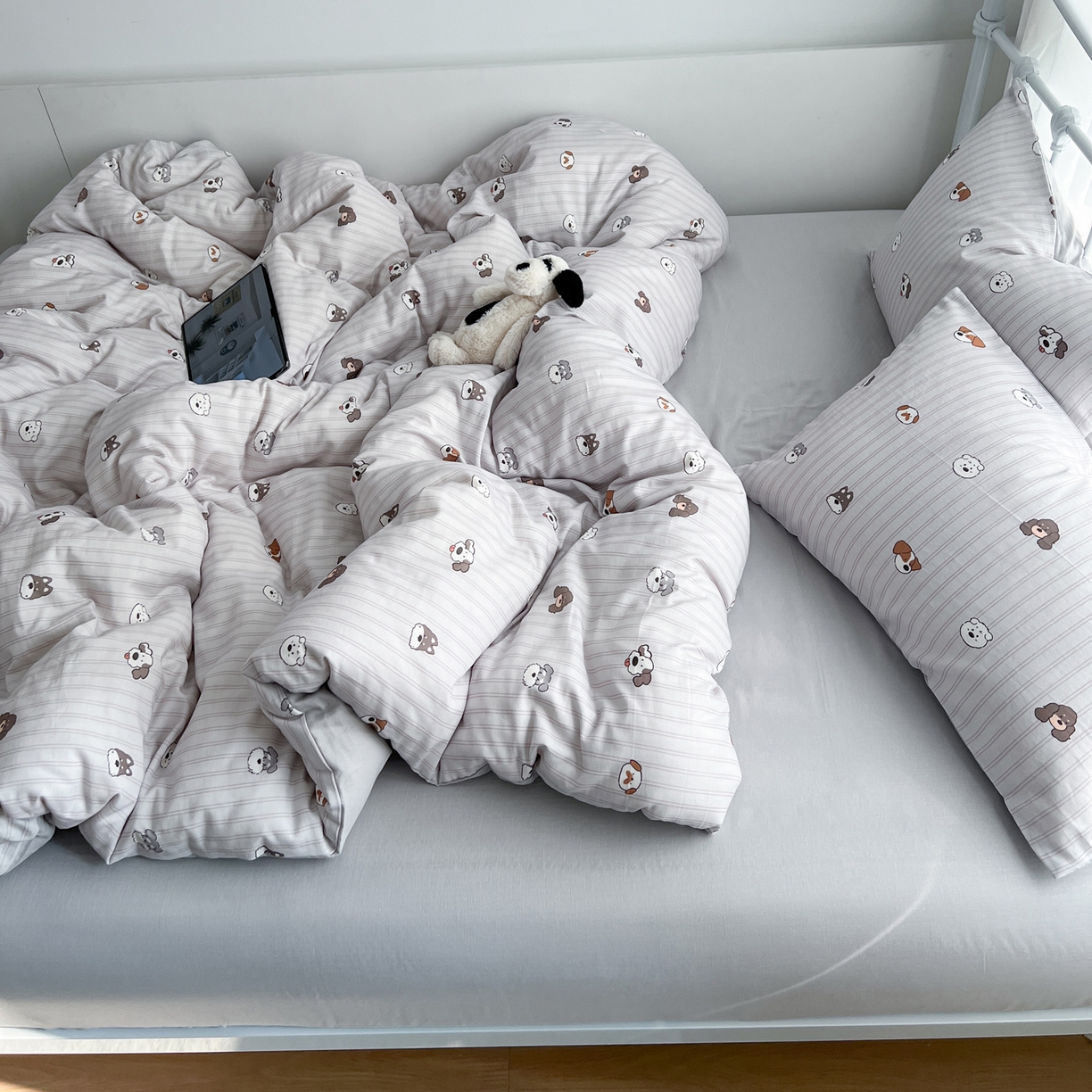 91家纺网 家纺一手货源 找家纺 早晨家纺 2026新款INS博主风卡通A类全棉纯棉双层纱四件套 奶狗日记-灰