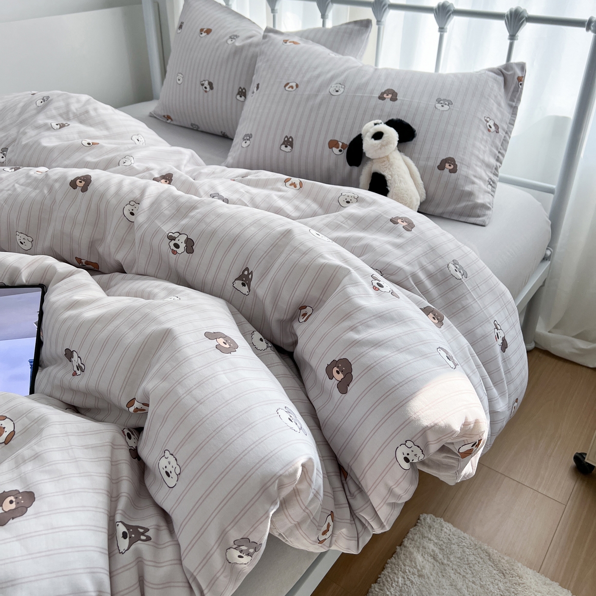 91家纺网 家纺一手货源 找家纺 早晨家纺 2026新款INS博主风卡通A类全棉纯棉双层纱四件套 奶狗日记-灰