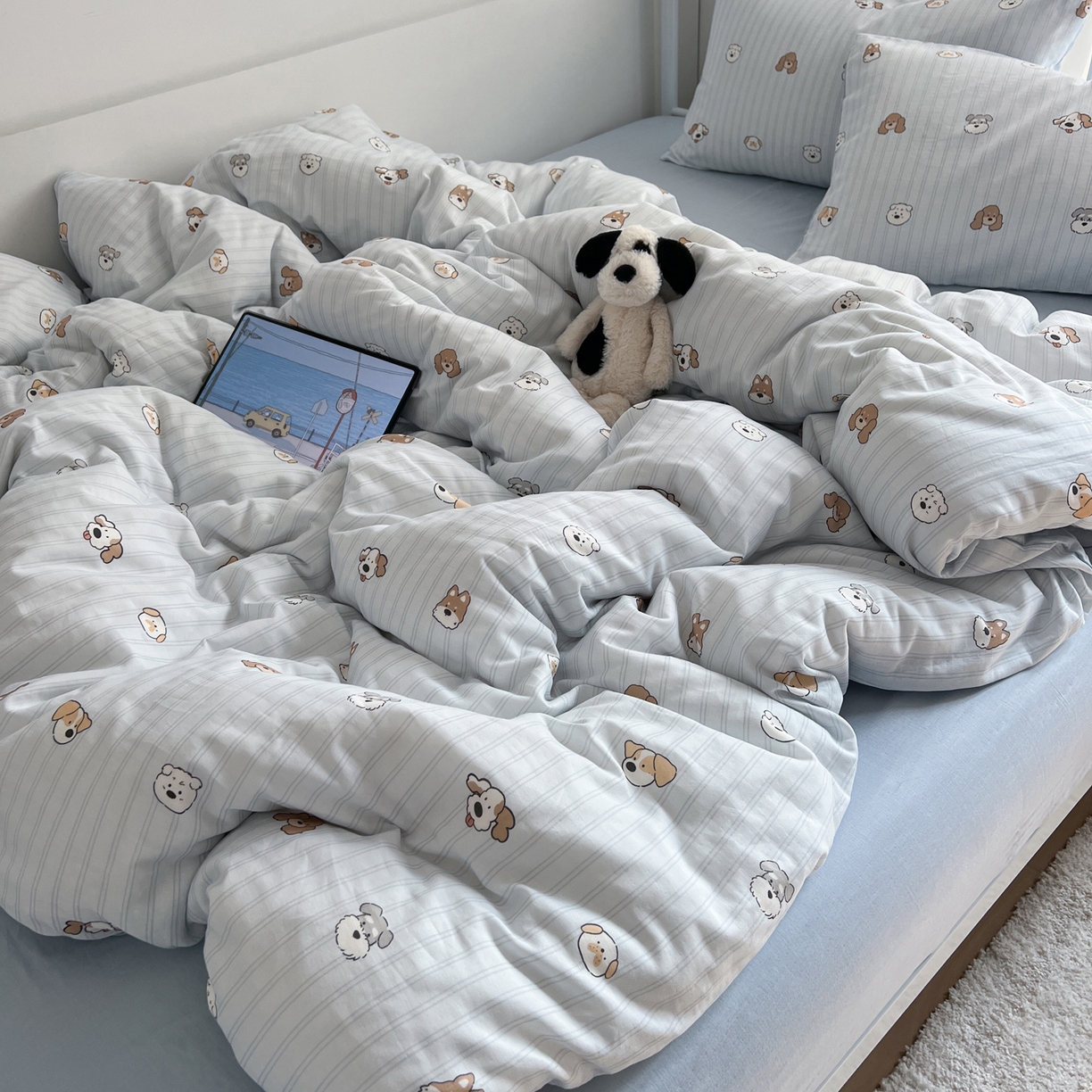 91家纺网 家纺一手货源 找家纺 早晨家纺 2026新款INS博主风卡通A类全棉纯棉双层纱四件套 奶狗日记-蓝