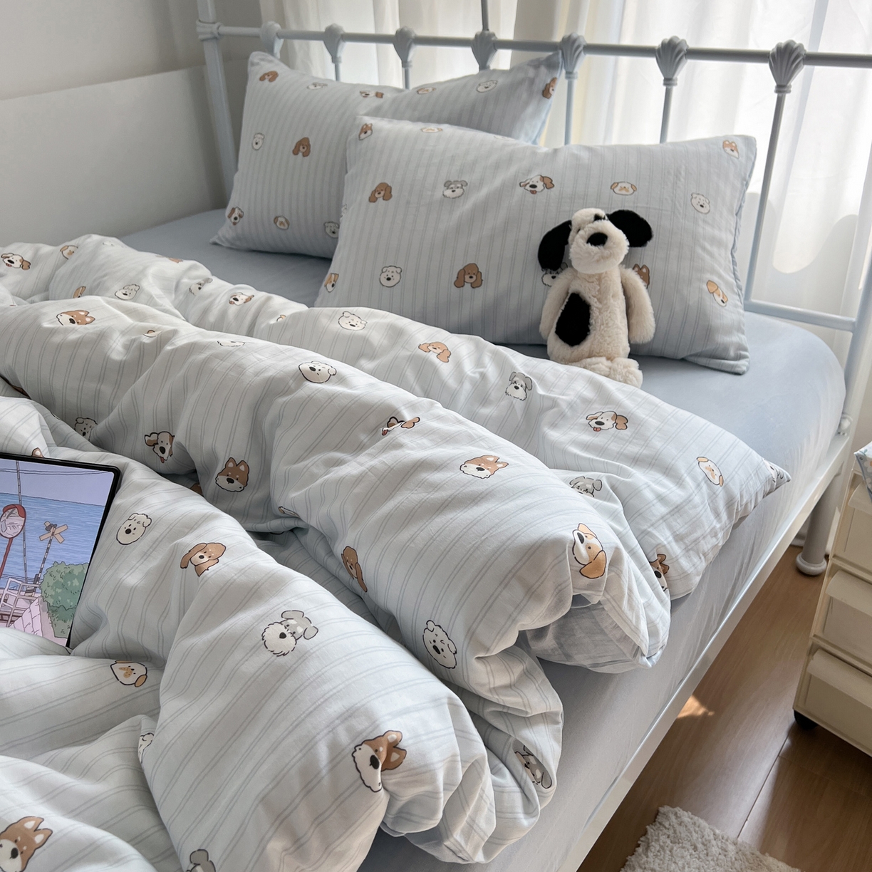 91家纺网 家纺一手货源 找家纺 早晨家纺 2026新款INS博主风卡通A类全棉纯棉双层纱四件套 奶狗日记-蓝