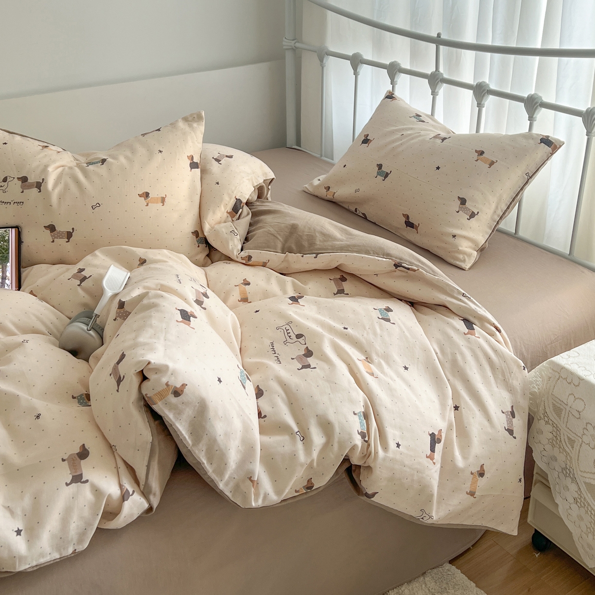 91家纺网 家纺一手货源 找家纺 早晨家纺 2026新款INS博主风卡通A类全棉纯棉双层纱四件套 腊肠狗