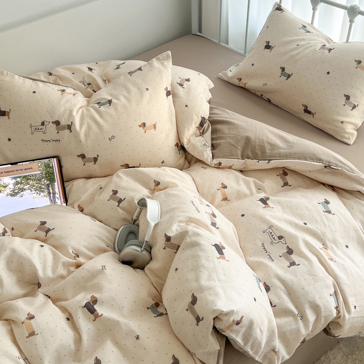 91家纺网 家纺一手货源 找家纺 早晨家纺 2026新款INS博主风卡通A类全棉纯棉双层纱四件套 腊肠狗