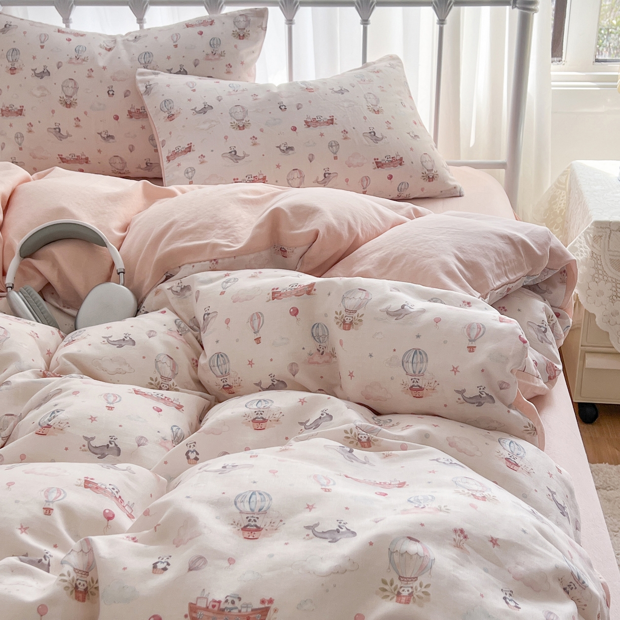 91家纺网 家纺一手货源 找家纺 早晨家纺 2026新款INS博主风卡通A类全棉纯棉双层纱四件套 气球城堡