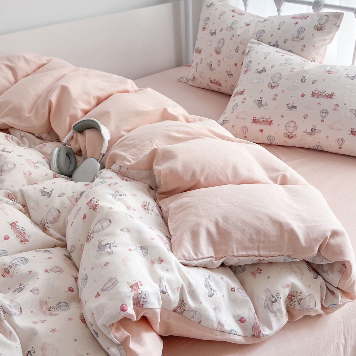 91家纺网 家纺一手货源 找家纺 早晨家纺 2026新款INS博主风卡通A类全棉纯棉双层纱四件套 气球城堡