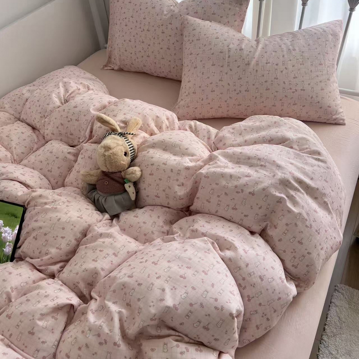 91家纺网 家纺一手货源 找家纺 早晨家纺 2026新款INS博主风卡通A类全棉纯棉双层纱四件套 樱桃小兔