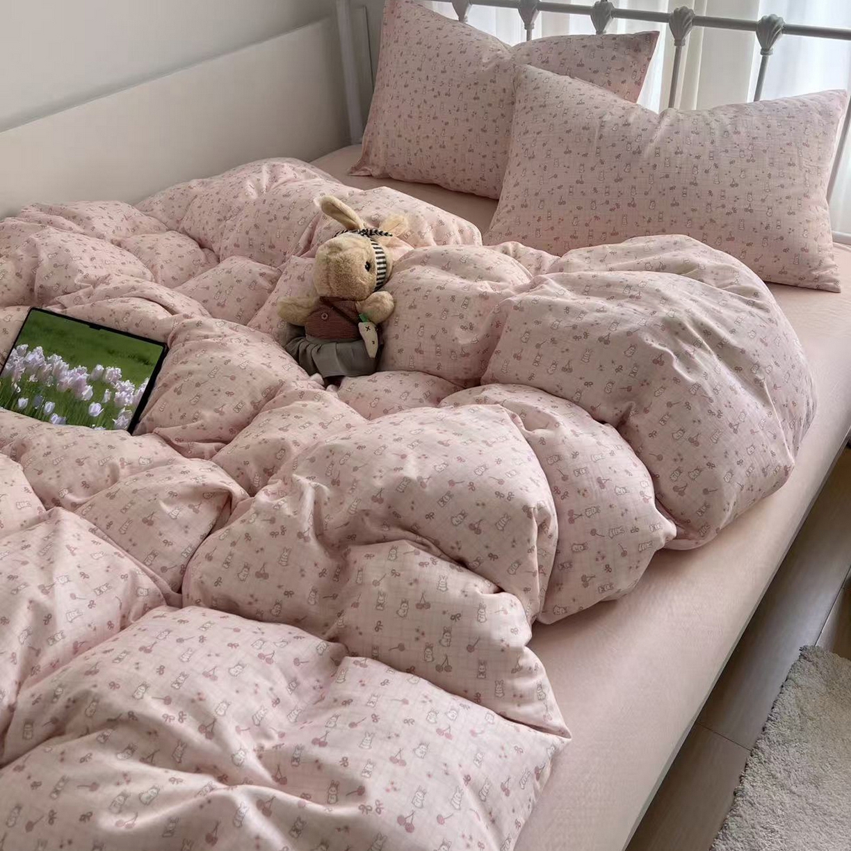 91家纺网 家纺一手货源 找家纺 早晨家纺 2026新款INS博主风卡通A类全棉纯棉双层纱四件套 樱桃小兔