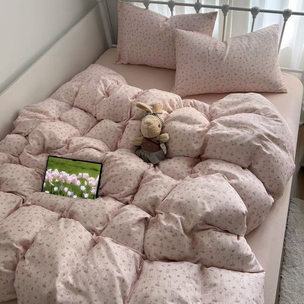 91家纺网 家纺一手货源 找家纺 早晨家纺 2026新款INS博主风卡通A类全棉纯棉双层纱四件套 樱桃小兔