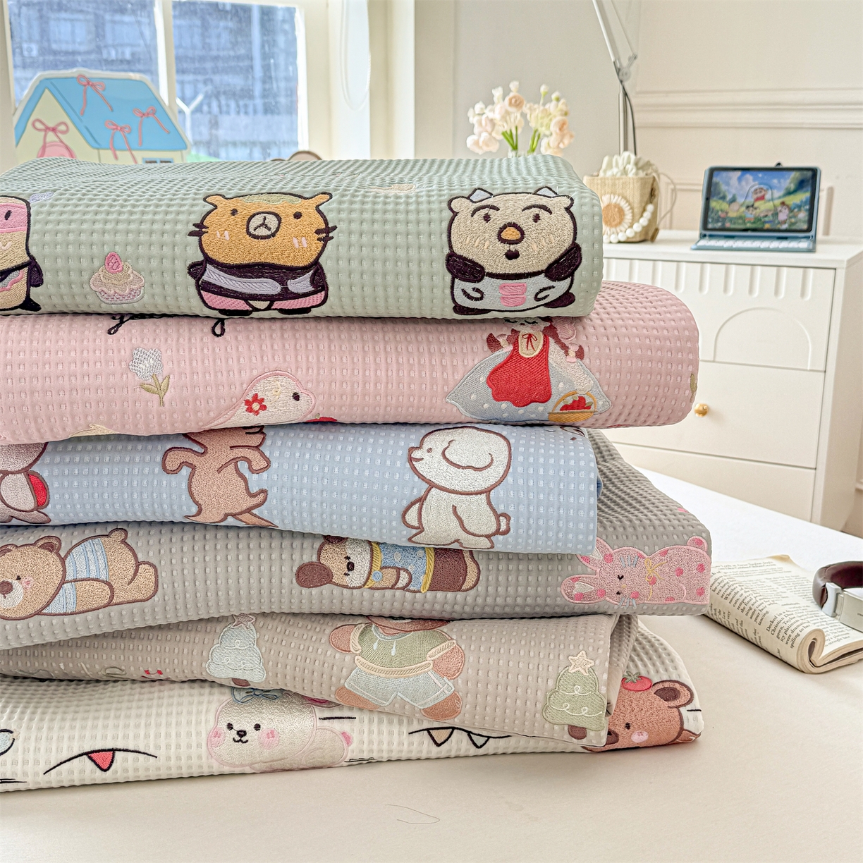 91家纺网 家纺一手货源 找家纺 （总）源舍家纺 2026新款乙纶PE国标凉席华夫格卡通刺绣可机洗凉感值0.23凉席款