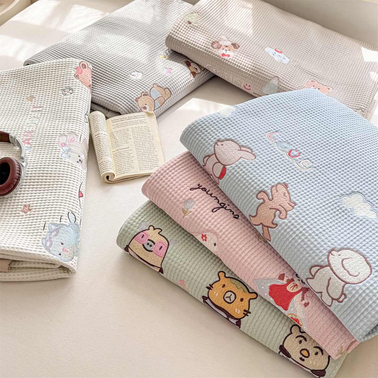 91家纺网 家纺一手货源 找家纺 （总）源舍家纺 2026新款乙纶PE国标凉席华夫格卡通刺绣可机洗凉感值0.23凉席款