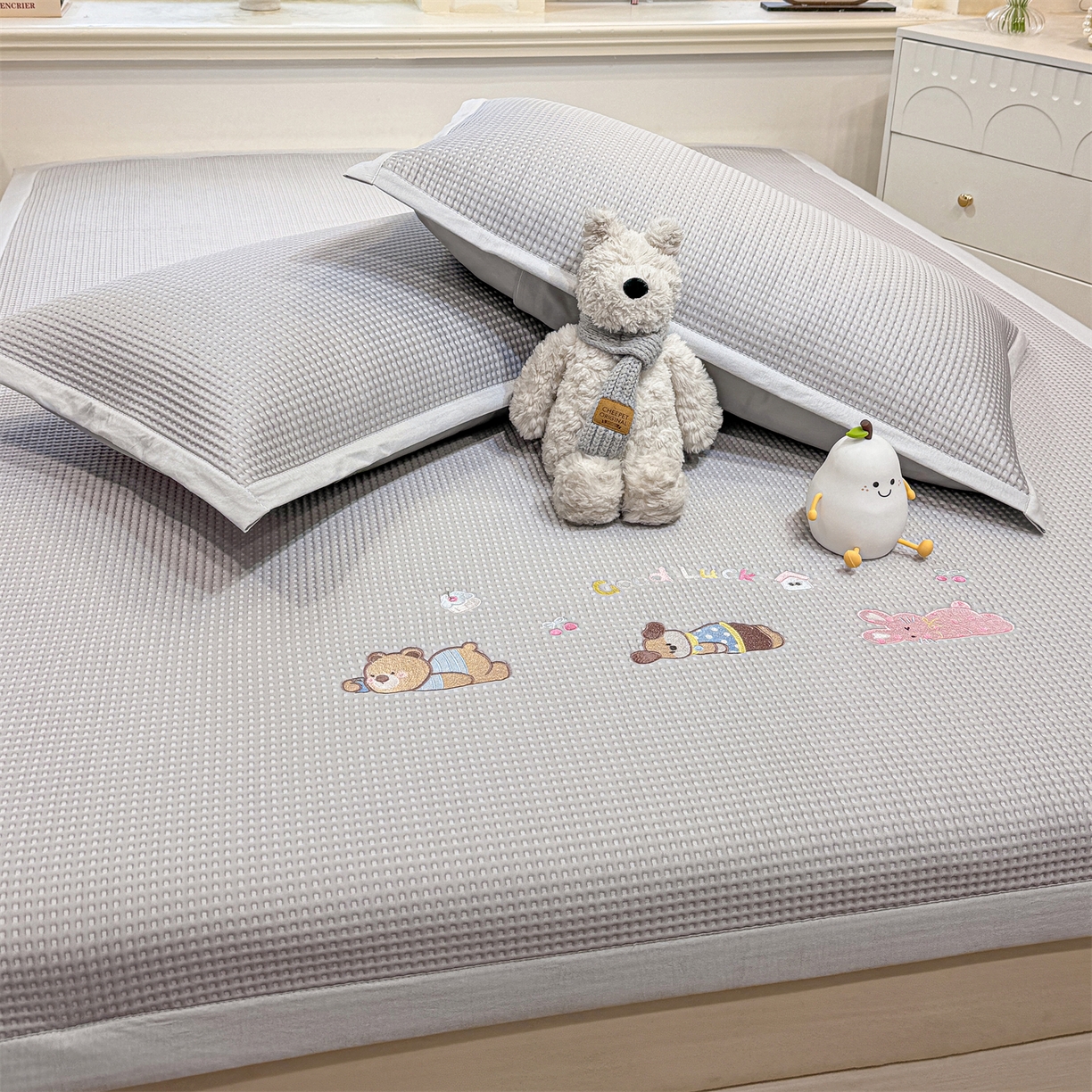 91家纺网 家纺一手货源 找家纺 （总）源舍家纺 2026新款乙纶PE国标凉席华夫格卡通刺绣可机洗凉感值0.23凉席款