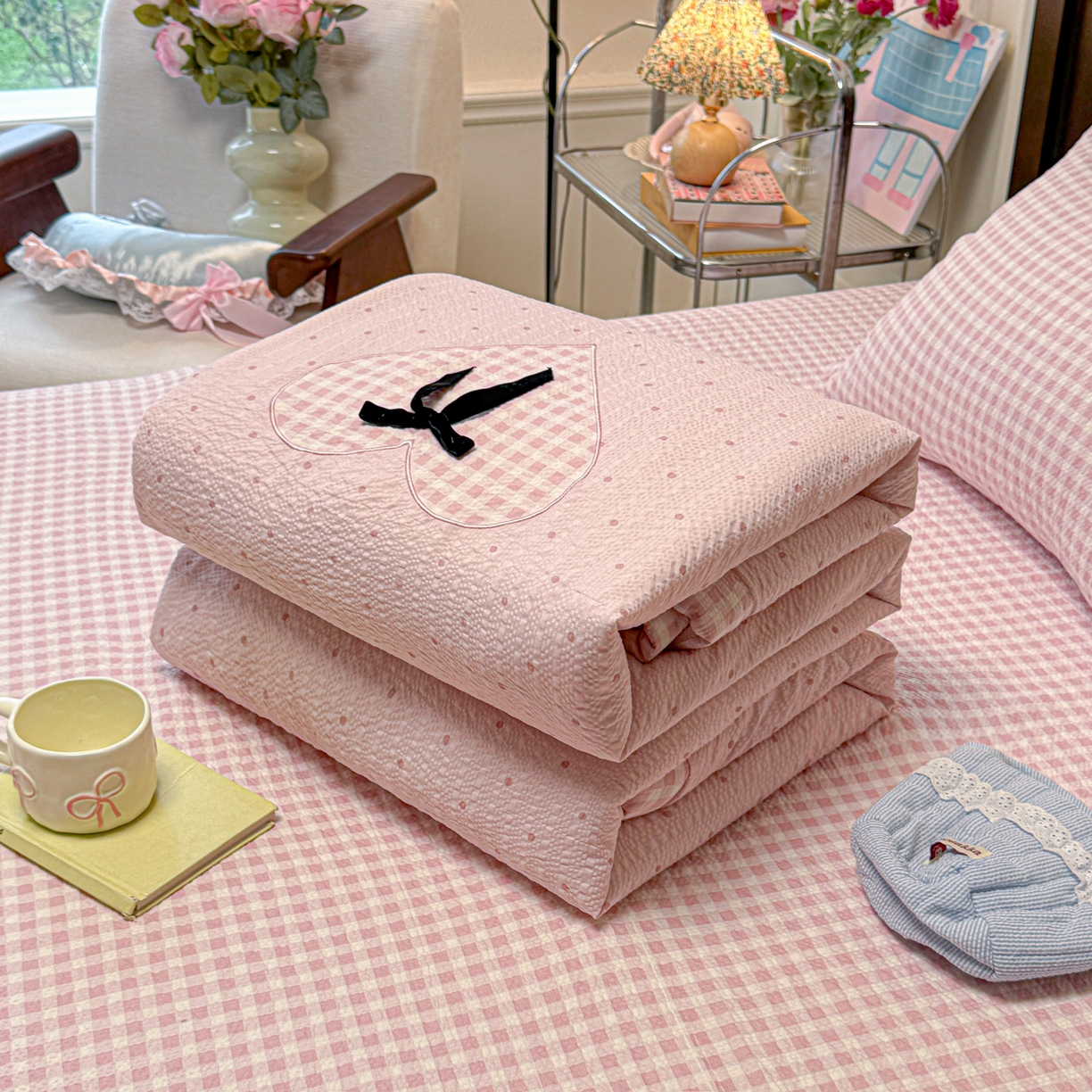 91家纺网 家纺一手货源 找家纺 瑞禾家纺（原阿亮） 2026新款春夏新款提花泡芙棉贴布绣手包边单夏被夏被四件套-丘比特的爱恋 丘比特的爱恋-奶粉波点+粉波点