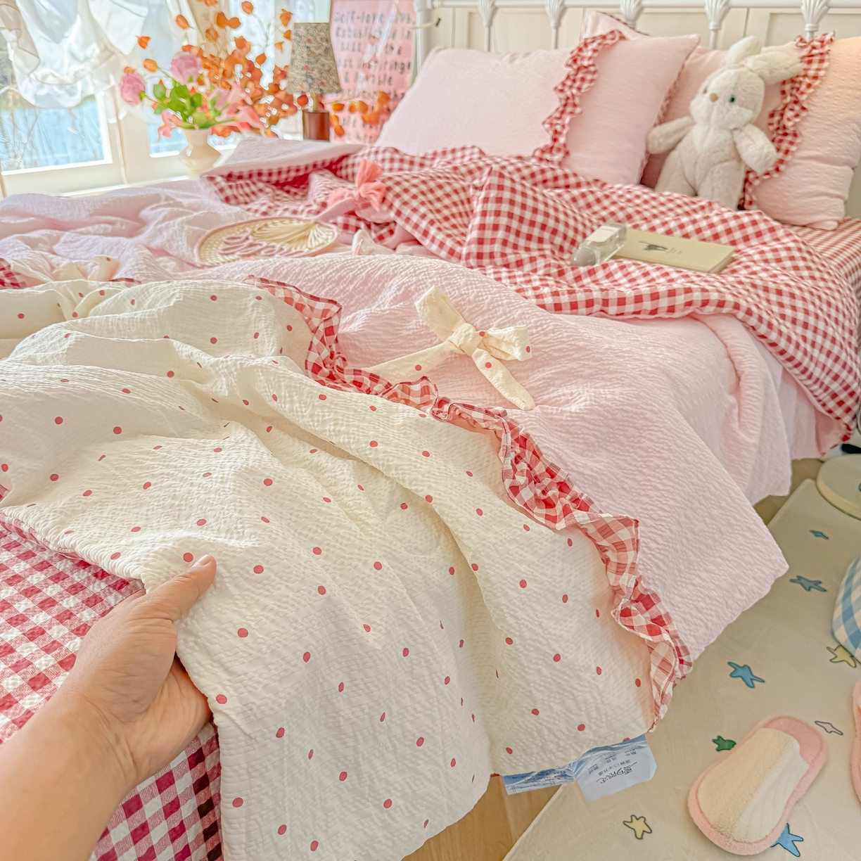 91家纺网 家纺一手货源 找家纺 瑞禾家纺（原阿亮） 2026新款提花泡芙面蝴蝶结花边韩剧女主感单夏被夏被夏凉被空调被四件套-奶油泡芙 夏被奶油泡芙-奶红波点