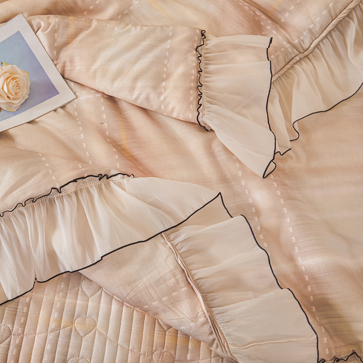 91家纺网 家纺一手货源 找家纺 宜凡家纺 2026新款全棉数码印花夏被床盖四件套①号系列 光之羽 粉