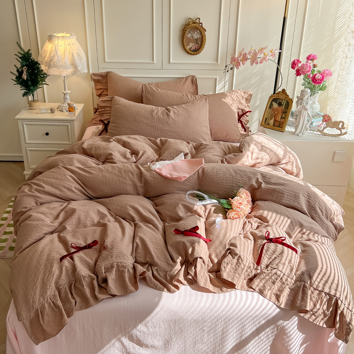 91家纺网 家纺一手货源 找家纺 瑞禾家纺（原阿亮） 2026春夏新款提花泡芙棉花边蝴蝶结床单床笠四件套-甜心公主 甜心公主-卡其