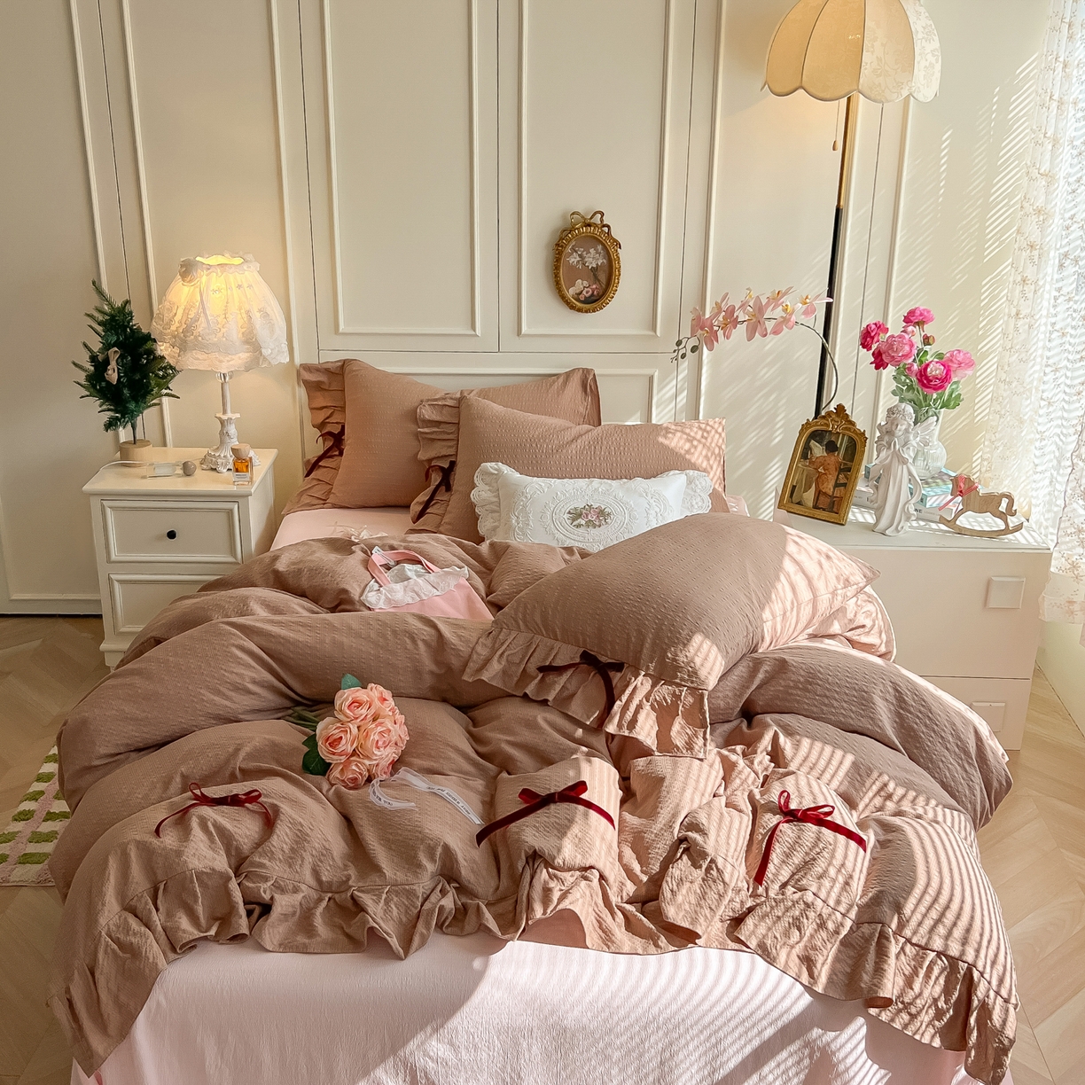 91家纺网 家纺一手货源 找家纺 瑞禾家纺（原阿亮） 2026春夏新款提花泡芙棉花边蝴蝶结床单床笠四件套-甜心公主 甜心公主-卡其