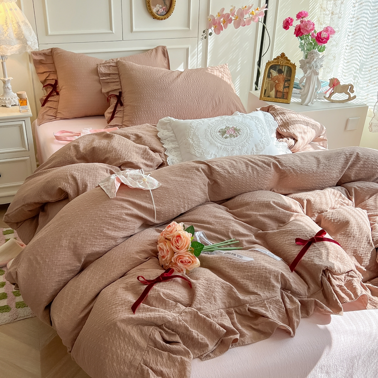 91家纺网 家纺一手货源 找家纺 瑞禾家纺（原阿亮） 2026春夏新款提花泡芙棉花边蝴蝶结床单床笠四件套-甜心公主 甜心公主-卡其