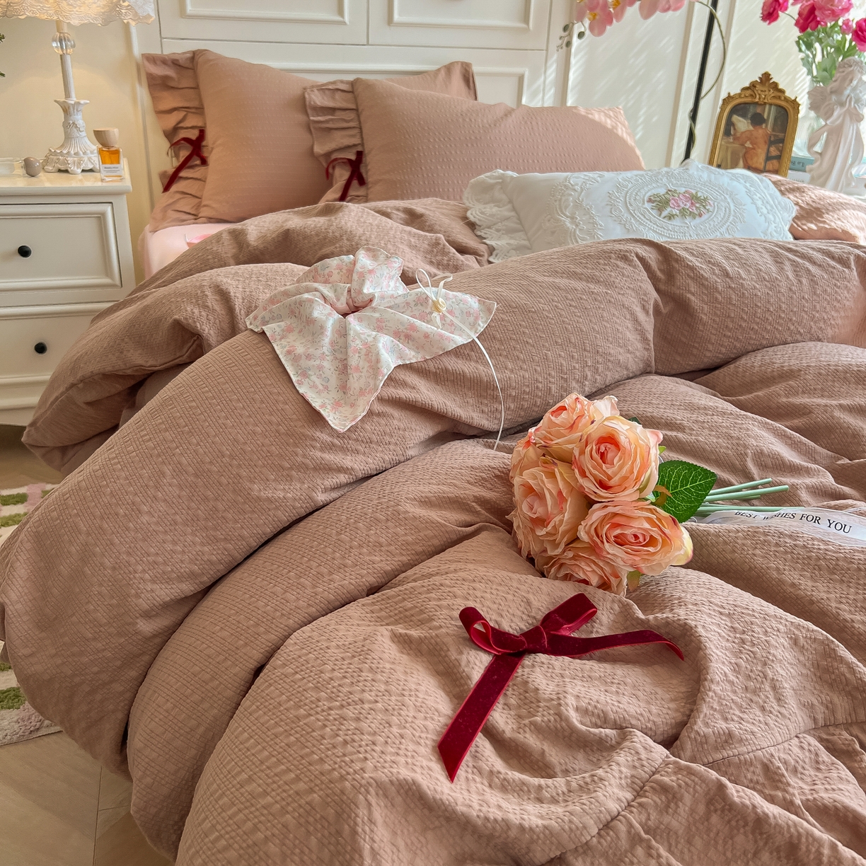 91家纺网 家纺一手货源 找家纺 瑞禾家纺（原阿亮） 2026春夏新款提花泡芙棉花边蝴蝶结床单床笠四件套-甜心公主 甜心公主-卡其