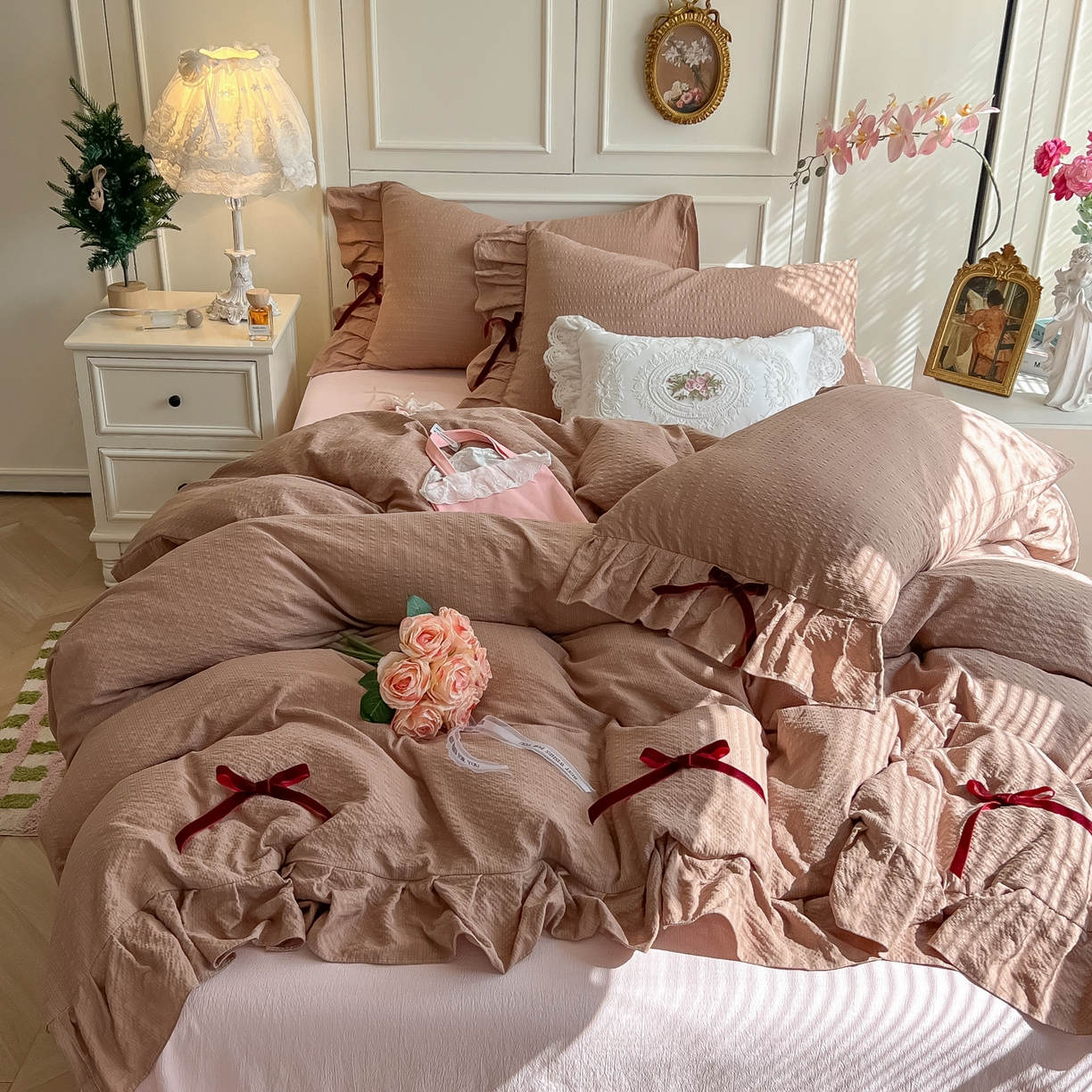 91家纺网 家纺一手货源 找家纺 瑞禾家纺（原阿亮） 2026春夏新款提花泡芙棉花边蝴蝶结床单床笠四件套-甜心公主 甜心公主-卡其