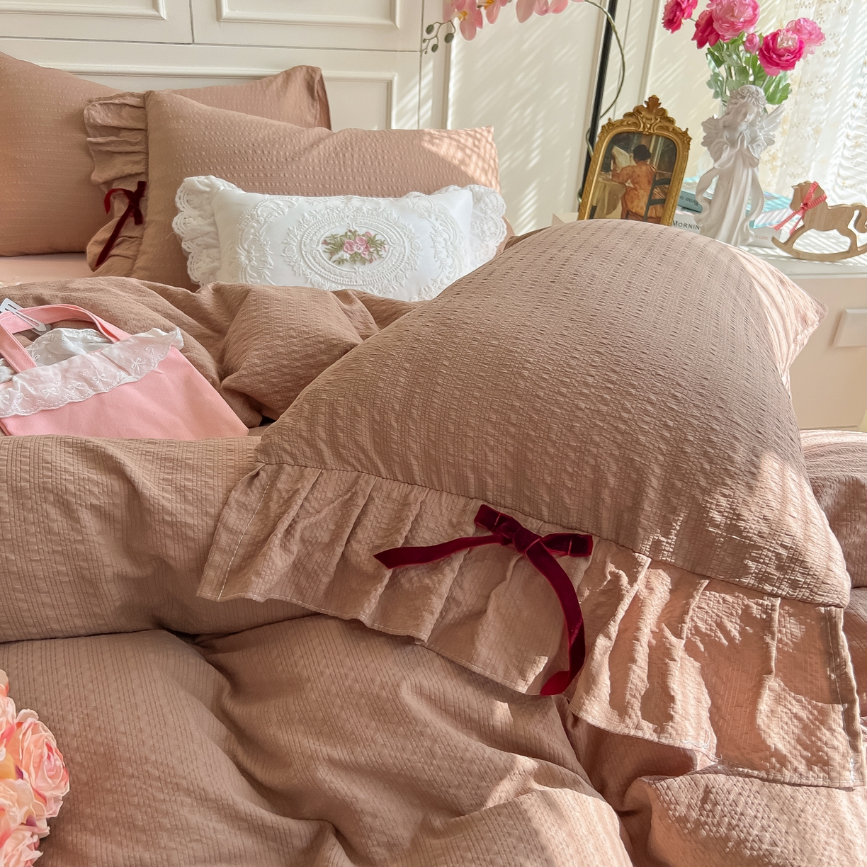 91家纺网 家纺一手货源 找家纺 瑞禾家纺（原阿亮） 2026春夏新款提花泡芙棉花边蝴蝶结床单床笠四件套-甜心公主 甜心公主-卡其