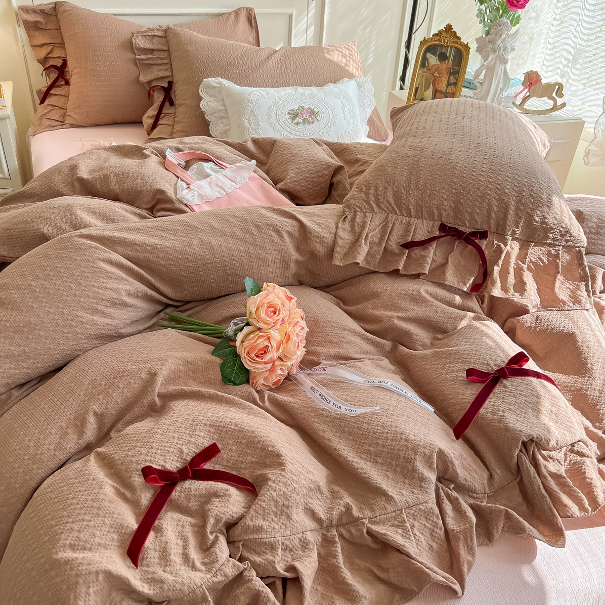 91家纺网 家纺一手货源 找家纺 瑞禾家纺（原阿亮） 2026春夏新款提花泡芙棉花边蝴蝶结床单床笠四件套-甜心公主 甜心公主-卡其