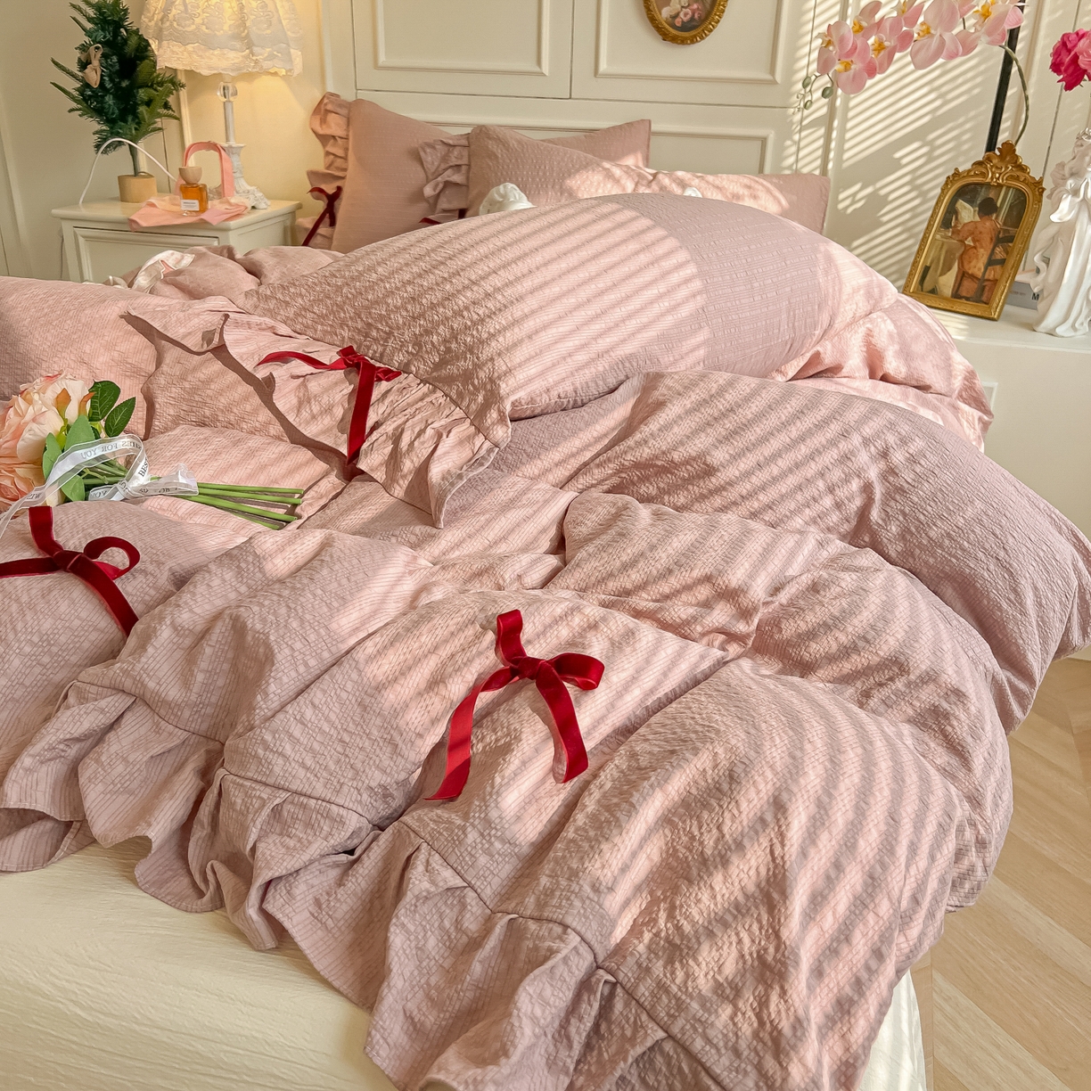 91家纺网 家纺一手货源 找家纺 瑞禾家纺（原阿亮） 2026春夏新款提花泡芙棉花边蝴蝶结床单床笠四件套-甜心公主 甜心公主-浅豆沙