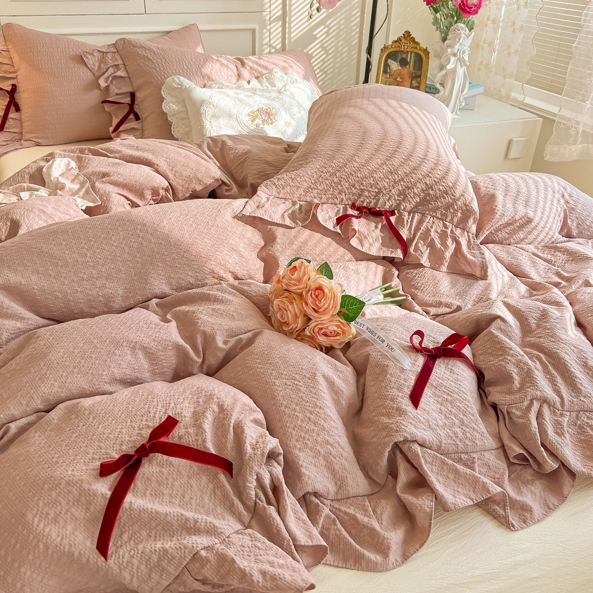 91家纺网 家纺一手货源 找家纺 瑞禾家纺（原阿亮） 2026春夏新款提花泡芙棉花边蝴蝶结床单床笠四件套-甜心公主 甜心公主-浅豆沙