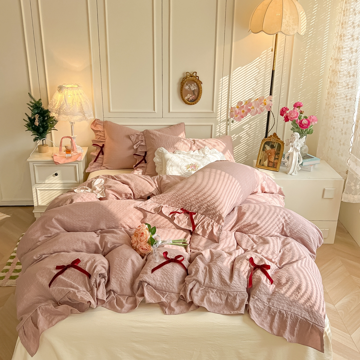 91家纺网 家纺一手货源 找家纺 瑞禾家纺（原阿亮） 2026春夏新款提花泡芙棉花边蝴蝶结床单床笠四件套-甜心公主 甜心公主-浅豆沙