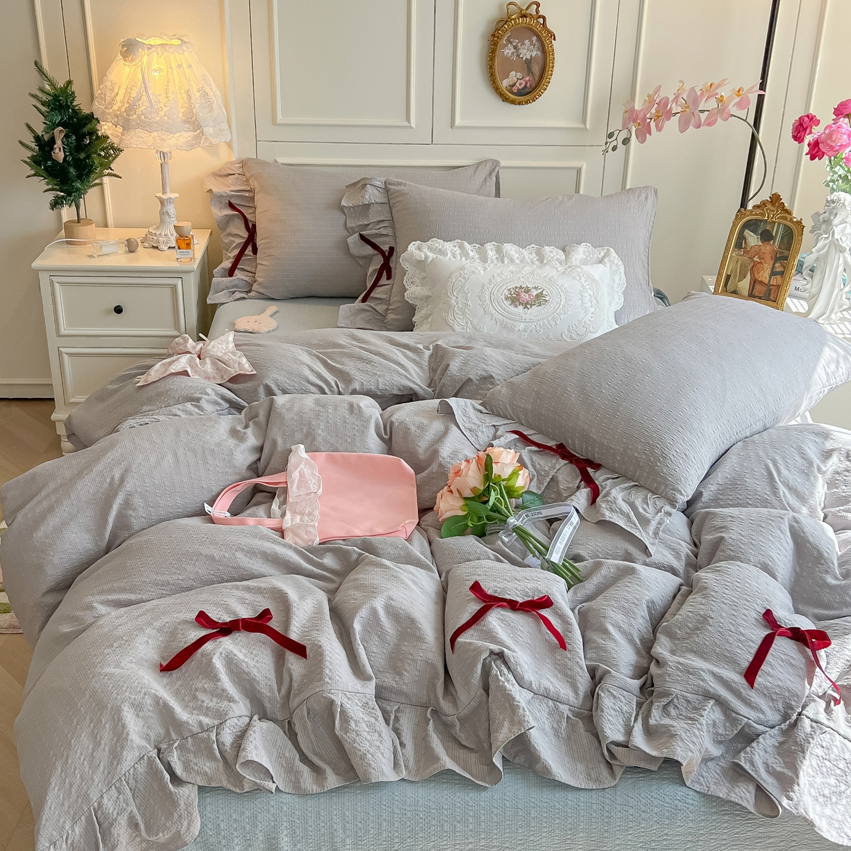 91家纺网 家纺一手货源 找家纺 瑞禾家纺（原阿亮） 2026春夏新款提花泡芙棉花边蝴蝶结床单床笠四件套-甜心公主 甜心公主-烟灰