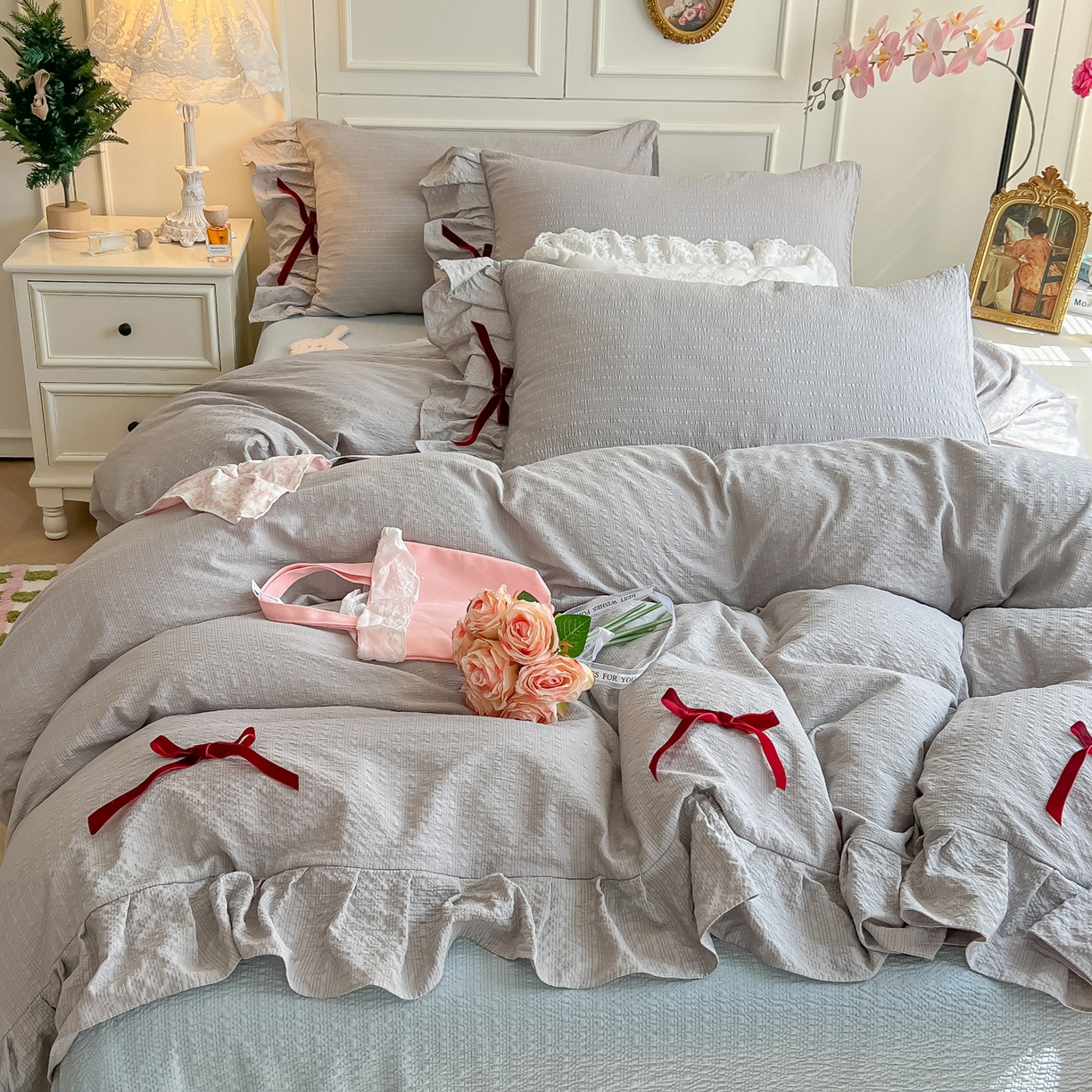 91家纺网 家纺一手货源 找家纺 瑞禾家纺（原阿亮） 2026春夏新款提花泡芙棉花边蝴蝶结床单床笠四件套-甜心公主 甜心公主-烟灰