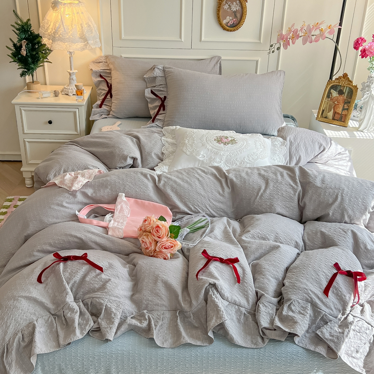 91家纺网 家纺一手货源 找家纺 瑞禾家纺（原阿亮） 2026春夏新款提花泡芙棉花边蝴蝶结床单床笠四件套-甜心公主 甜心公主-烟灰