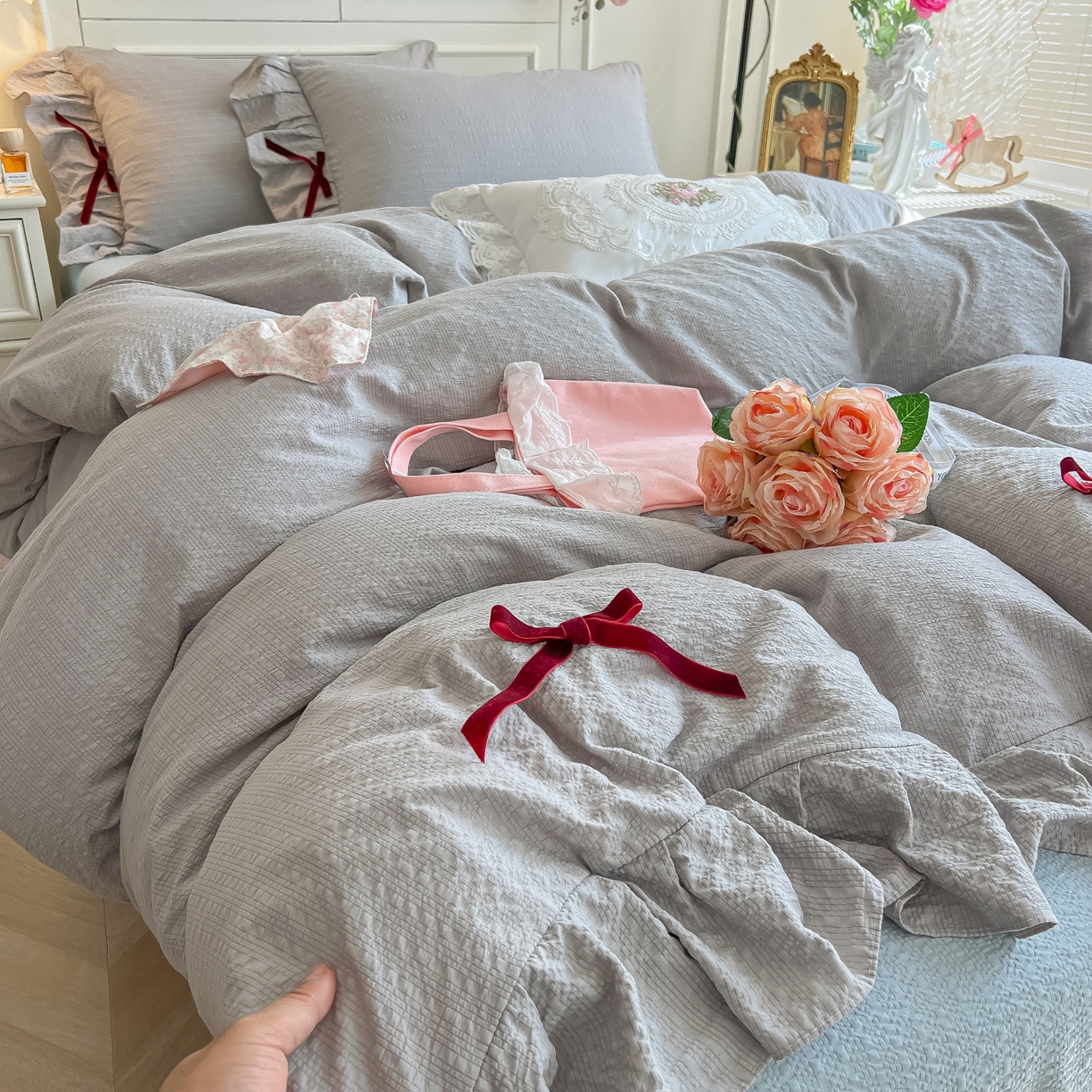91家纺网 家纺一手货源 找家纺 瑞禾家纺（原阿亮） 2026春夏新款提花泡芙棉花边蝴蝶结床单床笠四件套-甜心公主 甜心公主-烟灰