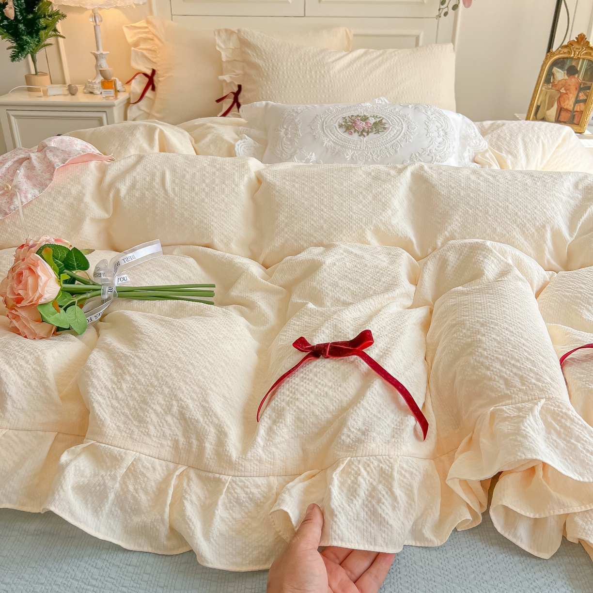 91家纺网 家纺一手货源 找家纺 瑞禾家纺（原阿亮） 2026春夏新款提花泡芙棉花边蝴蝶结床单床笠四件套-甜心公主 甜心公主-奶白