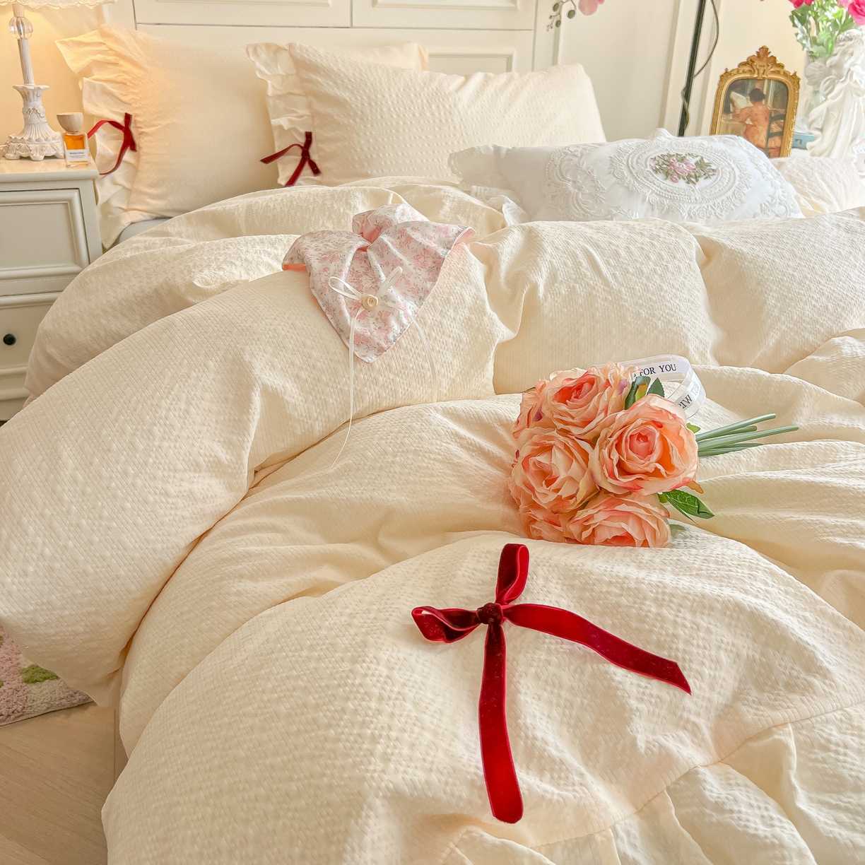 91家纺网 家纺一手货源 找家纺 瑞禾家纺（原阿亮） 2026春夏新款提花泡芙棉花边蝴蝶结床单床笠四件套-甜心公主 甜心公主-奶白