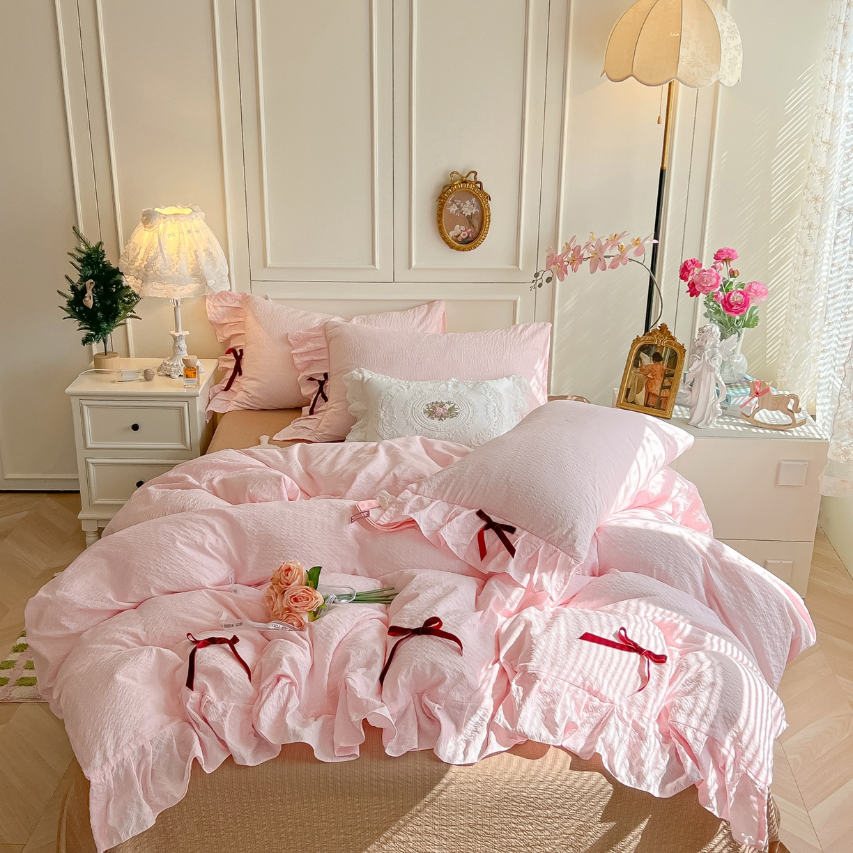 91家纺网 家纺一手货源 找家纺 瑞禾家纺（原阿亮） 2026春夏新款提花泡芙棉花边蝴蝶结床单床笠四件套-甜心公主 甜心公主-奶油粉
