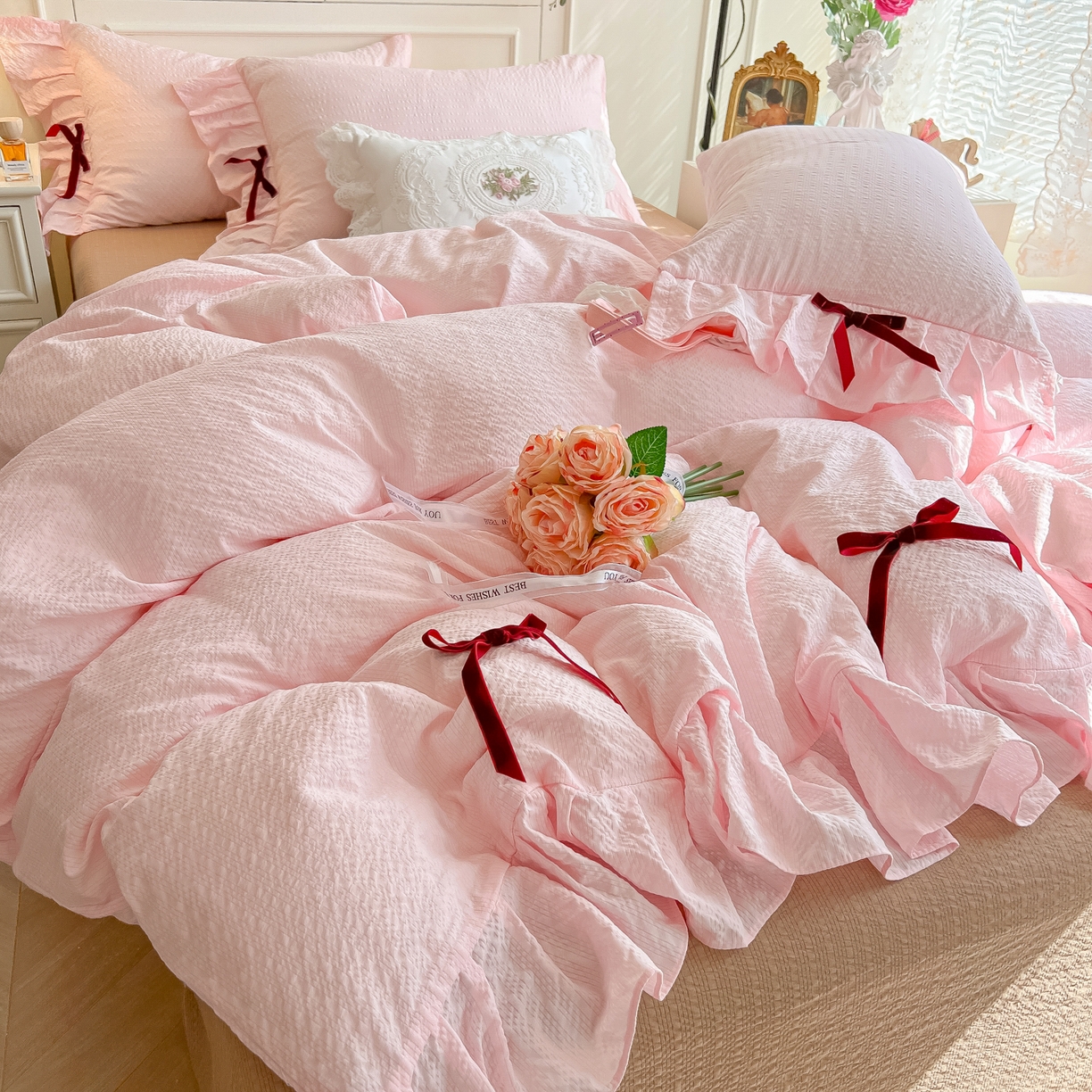 91家纺网 家纺一手货源 找家纺 瑞禾家纺（原阿亮） 2026春夏新款提花泡芙棉花边蝴蝶结床单床笠四件套-甜心公主 甜心公主-奶油粉