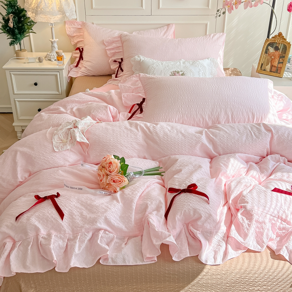 91家纺网 家纺一手货源 找家纺 瑞禾家纺（原阿亮） 2026春夏新款提花泡芙棉花边蝴蝶结床单床笠四件套-甜心公主 甜心公主-奶油粉