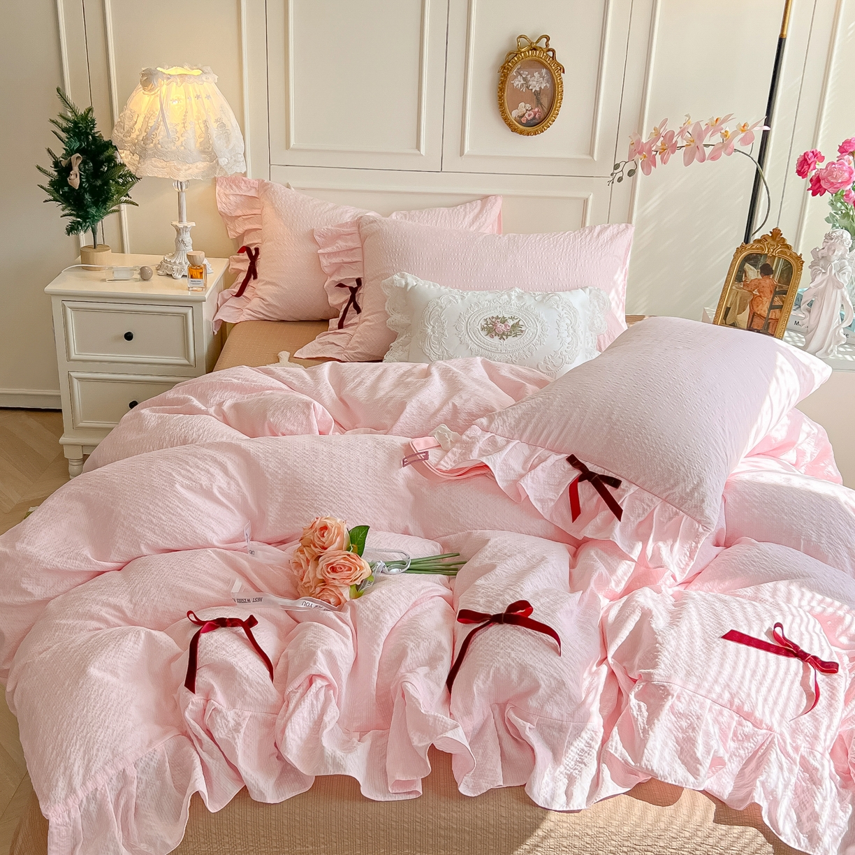 91家纺网 家纺一手货源 找家纺 瑞禾家纺（原阿亮） 2026春夏新款提花泡芙棉花边蝴蝶结床单床笠四件套-甜心公主 甜心公主-奶油粉